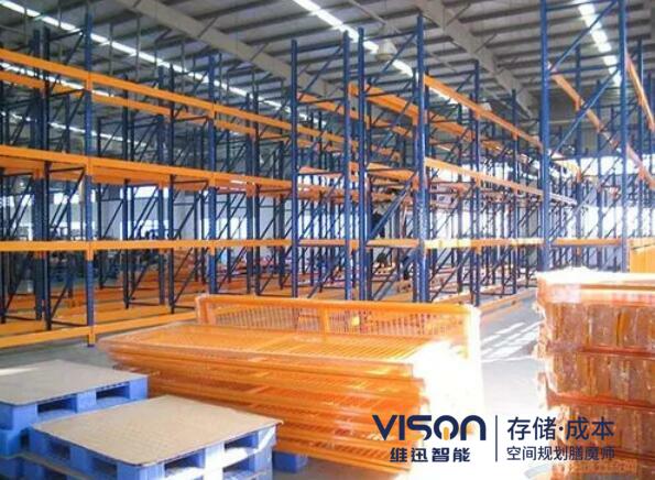 料箱式四向穿梭车