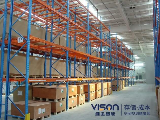 贯通式货架利用叉车如何存取货物？